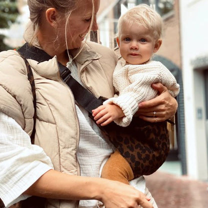 maman bebe vont en balade avec écharpe de portage